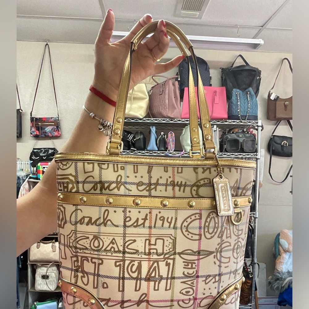 °♡Coach ONLY Share Show♡° - Picture 4 of 16